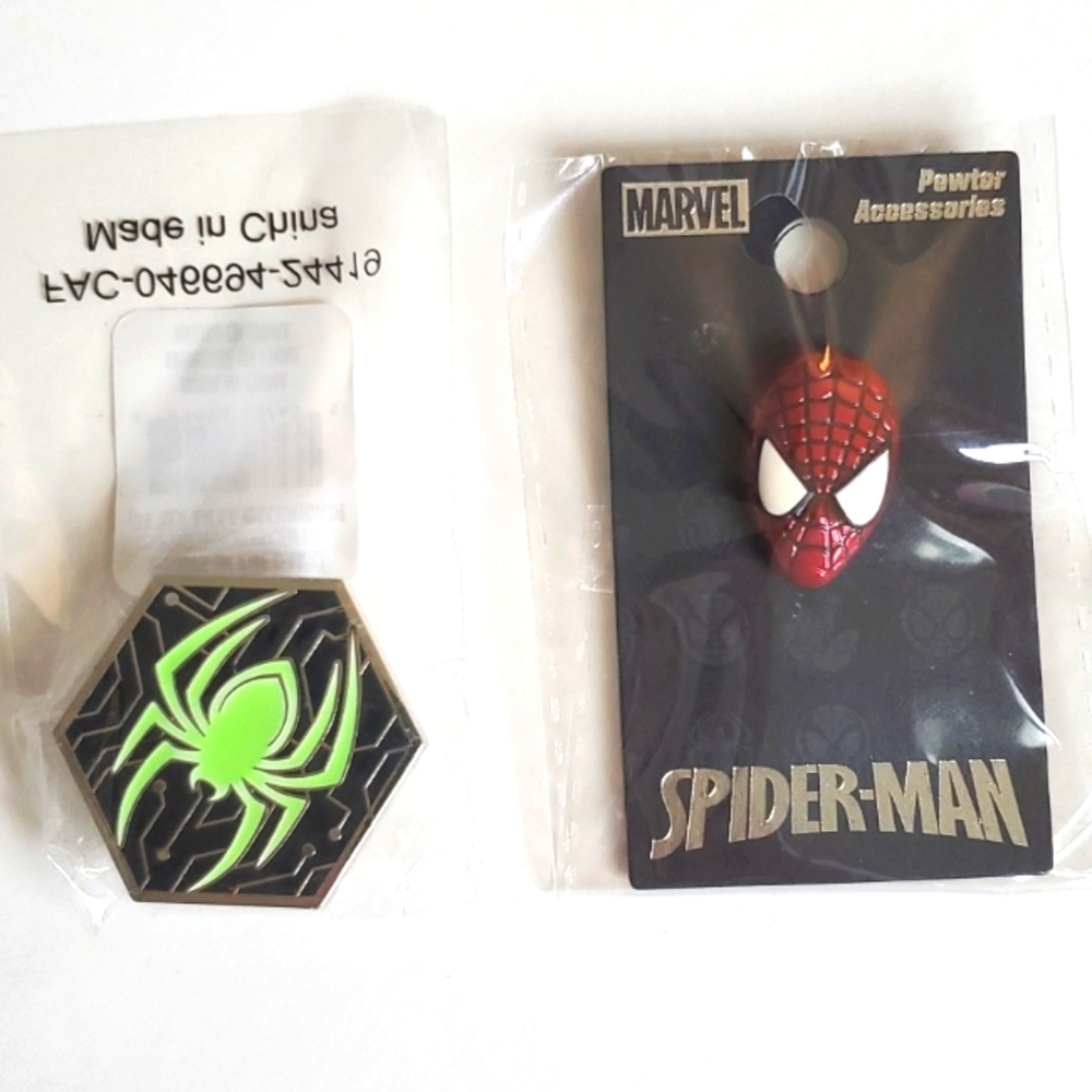 Spiderman Spider-Man Pins Marvel GITD Pewter Gift